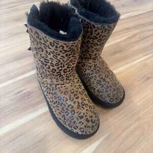 Girls cheetah print Uggs size 4